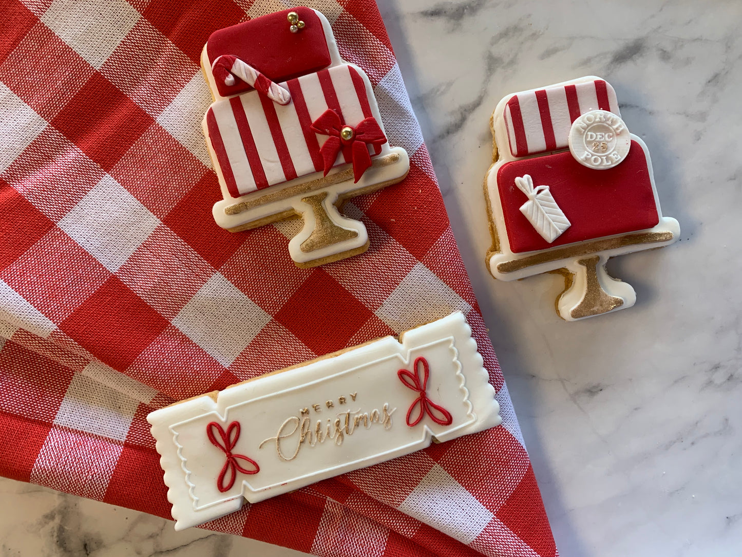 Candy stripe Christmas cake & bon bon cookie set