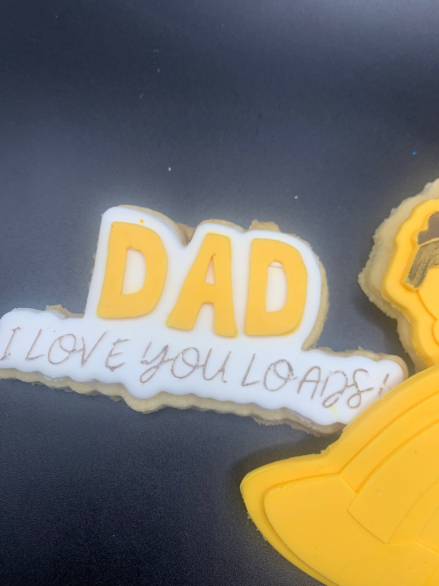 Dad, I Love You Loads – Two-Piece Cookie Gifting Set
Vanilla Bean | Hand-Decorated | Australia-Wide Shipping